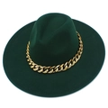 Détail du chapeau fedora vert foncé à larges bords avec une grosse chaîne dorée cubaine - Vert Foncé