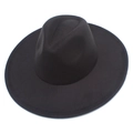 Détail de bord de chapeau fedora noir avec coutures raffinées et texture en faux laine - Gris clair