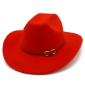Chapeau de cowboy rouge à larges bords avec ceinture en cuir marron et boucle dorée - Rouge