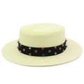 Détail d'un chapeau de paille à haut plat avec ruban noir et pierres précieuses - Blanc Cassé