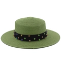 Détail du chapeau de paille vert avec ruban noir orné de strass multicolores - Vert Herbe