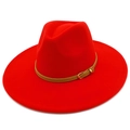 Detalle del sombrero fedora de lana roja con banda de cuero y hebilla dorada - Talla única / Rojo