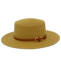 Détail du chapeau de paille à sommet plat avec ruban cuir et boucle dorée - Taille unique / Marron