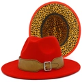 Klassischer roter Fedora-Hut mit Leopardenmuster-Futter und braunem Leder-Zierband - Rot