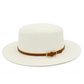 Chapeau de paille blanc à bord plat avec ruban en cuir marron et boucle dorée - Taille unique / Blanc