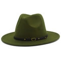 Détail d'un chapeau en feutre vert foncé avec bandeau en cuir noir et clous dorés - Vert Militaire