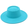 Détail des coutures d'un chapeau de canotier cyan à bord plat en feutre de laine - Taille unique / Bleu ciel