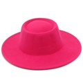 Détail de la texture d'un chapeau de style boater en feutre de laine rose foncé pour femme - Taille unique / Rose rouge