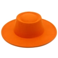 Vue détaillée du chapeau canotier en feutre orange avec bord cousu fin et calotte plate - Taille unique / Orange