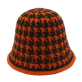 Dettaglio ravvicinato che mostra la trama a maglia pied de poule arancione di questo cappello - Taglia unica / Borgogna