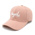 Detailaufnahme einer rosa Baumwoll-Basecap mit weißem Angels-Stick auf flachem Schirm - Einheitsgröße / Rosa