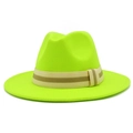 Detalle de sombrero Fedora de lana verde neón con cinta de grosgrain a rayas beige - Amarillo Neón