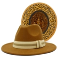 Detalle de sombrero fedora de fieltro caqui con forro de ala con estampado de leopardo - Talla única / Marrón
