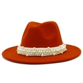 Chapeau fedora orange vif pour femme avec bandeau de perles luxe sur fond blanc - Taille unique / Orange Foncé