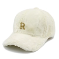 Gorra de béisbol de felpa para mujer con logo R dorado en color beige para invierno chic - Talla única / Blanco