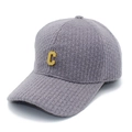 Graue Strick-Baseballkappe mit goldenem C-Logo aus Metall und dicker Wollstruktur - Grau
