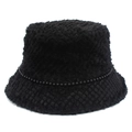 Elegante cappello a secchiello in ecopelliccia nera da donna con catena di perle sottile - Taglia unica / Nero