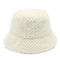 Cappello bucket in peluche bianca con elegante catena di perle per moda invernale - Taglia unica / Bianco