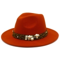 Détail du ruban léopard avec fleurs et perles sur un chapeau fedora orange en laine - Orange Foncé