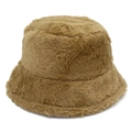 Detalle de la textura suave y el cálido peluche caqui en el gorro tipo pescador de invierno - Talla única / Café claro