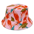 Détail d'un chapeau de pêcheur rose avec des coups de pinceau et coutures sur le bord - Rose