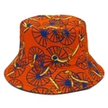 Cappello da pescatore arancione con stampa equestre vintage e morsetti su sfondo bianco - Taglia unica / Rosso
