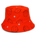 Detail van de oranje vissershoed met vrolijke smiley-print en witte stippenpatroon - Rood