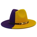 Dettaglio del cappello fedora bicolore viola e giallo con fascia e fibbia dorata - Viola e Giallo