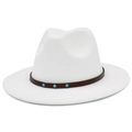 Vue détaillée du chapeau fedora blanc avec bande en cuir brun et pierres turquoise - Blanc