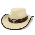 Detalle de sombrero vaquero crema con insignia de cabeza de toro y borde de costura negra - Talla única / Beige