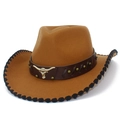 Detalle de sombrero vaquero con emblema de cabeza de toro y banda de cuero con tachuelas - Talla única / Café