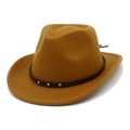 Détail d'un chapeau de cow-boy marron avec clous turquoise sur un bandeau en cuir - Marron