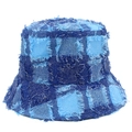 Blauwe denim patchwork vissershoed met gerafelde randen en ruitpatroon voor zonbescherming - Eén maat / Blauw