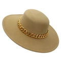 Sombrero fedora camel de ala plana con una gruesa cadena cubana dorada para mujer - Caqui