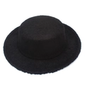 Texture dettagliata del cappello fedora nero in lana d'agnello per il calore invernale - Nero