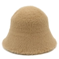 Primer plano de la textura de piel sintética caqui en un gorro de invierno cálido - Talla única / Marrón