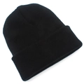 Dettaglio della trama a maglia fine e del risvolto di un classico berretto nero invernale - Nero
