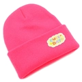 Détail de la maille d'un bonnet rose avec un écusson nuage brodé Cute Day et lettres colorées - Rose foncé
