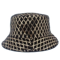 Détail d'un chapeau bob en velours noir avec des paillettes dorées à motif losange - Taille unique / Or