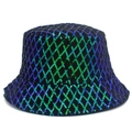 Détail de paillettes scintillantes avec motifs géométriques sur un chapeau bob noir - Taille unique / Bleu
