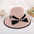 Cappello di paglia rosa da donna con bordo nero e fiocco decorativo per l'estate - Rosa