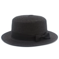 Dettaglio del cappello di paglia boater nero con trama a spirale e nastro di raso - Nero