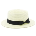 Dettaglio del cappello di paglia con nastro di gros grain nero e fiocco su sfondo bianco - Bianco Sporco