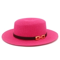 Dettaglio cappello di paglia rosa con cinturino in pelle nera e fibbia a catena oro - Taglia unica / Rosa Rosso