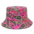 Dettaglio del cappello alla pescatora rosa con motivo paisley e tesa rinforzata - Rosa Rosso