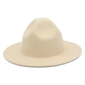 Détail d'un chapeau fedora en laine beige avec bord large plat et couronne pincée - Beige