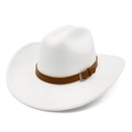 Dettaglio cappello cowboy in feltro bianco con cinturino in pelle marrone e fibbia argento - Bianco