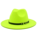 Dettaglio di un cappello fedora giallo neon con cinturino nero e anelli in metallo argento - Taglia unica / Giallo Neon