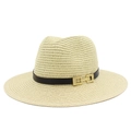 Dettaglio del cappello di paglia beige con fascia nera e fibbia in metallo dorato - Beige