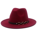 Dettaglio del cappello jazz bordeaux con fascia in pelle nera e anelli di metallo oro - Taglia unica / Borgogna